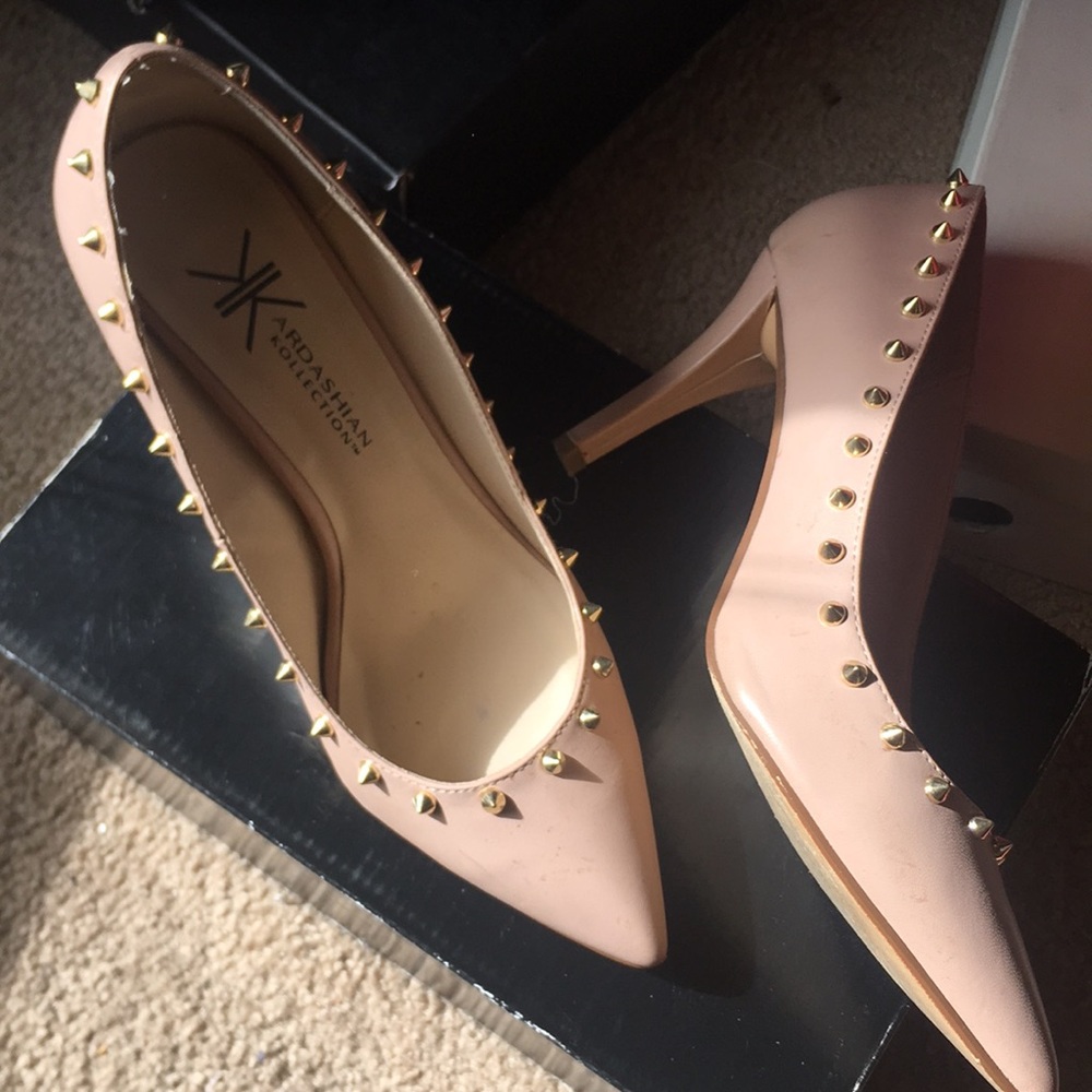 Kardashian spiked pump